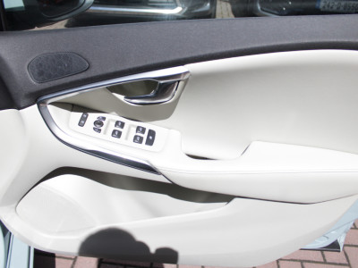 2017 Volvo V40