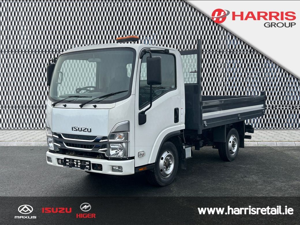 2022 White Isuzu NNR