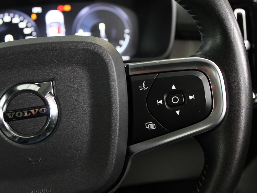 2020 Volvo XC40