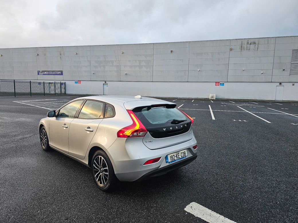 2019 Volvo V40