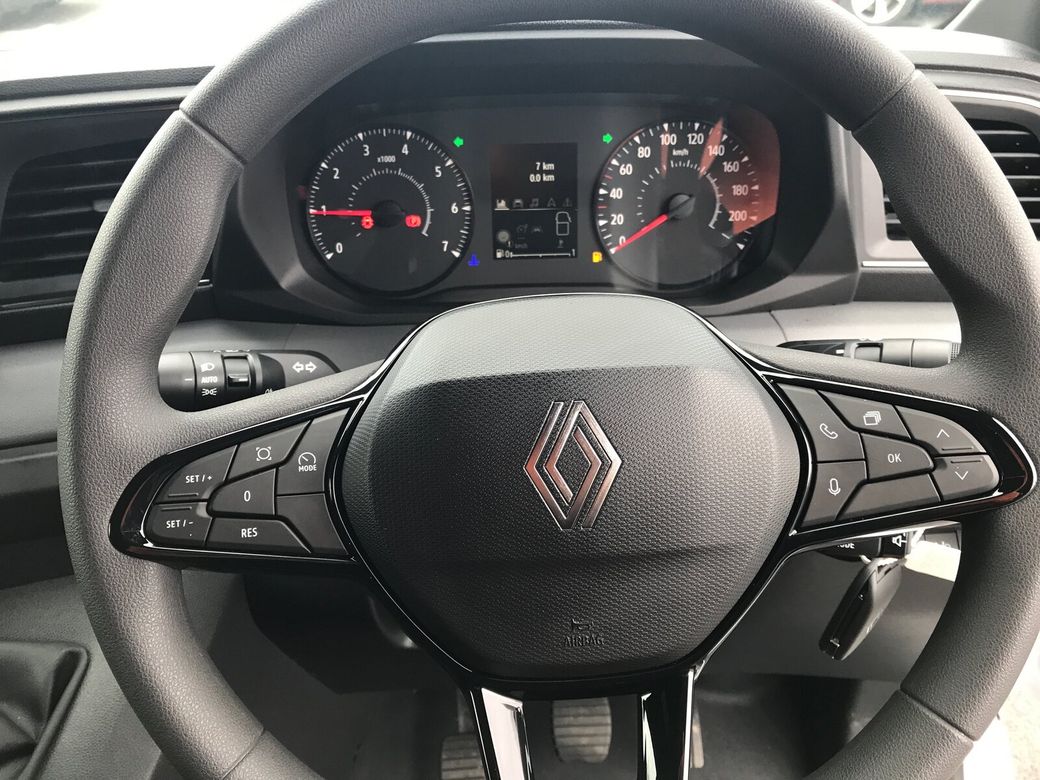 2025 Renault Master