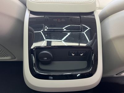 2025 Volvo V60