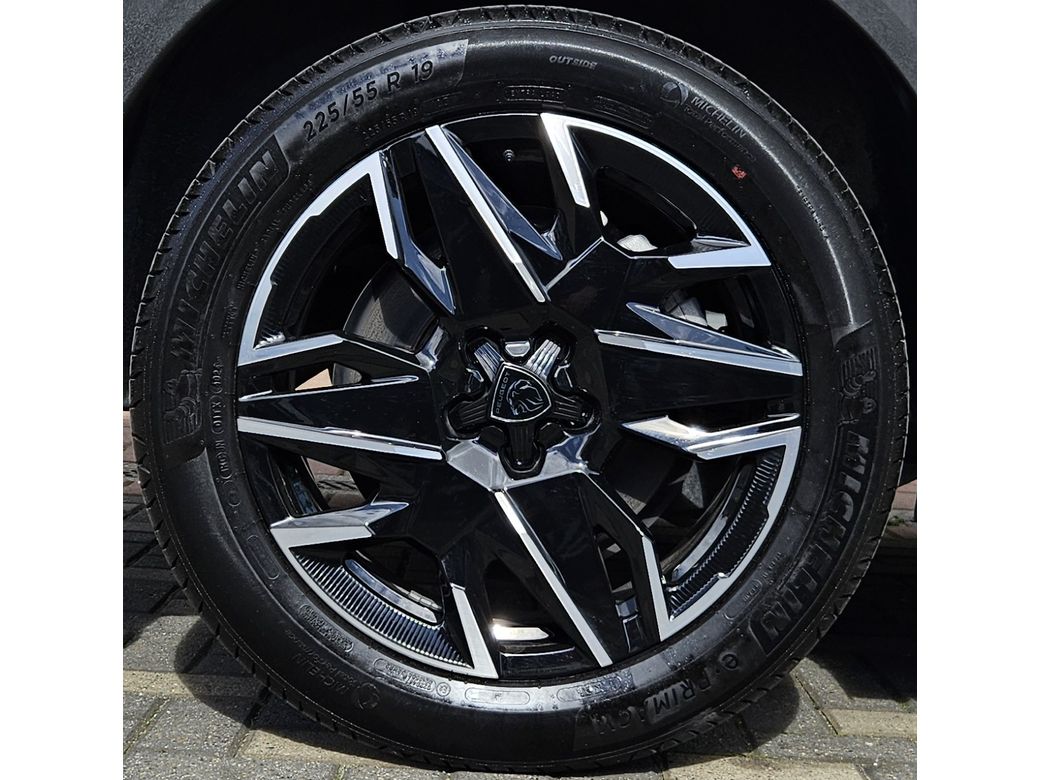 2025 Peugeot 5008