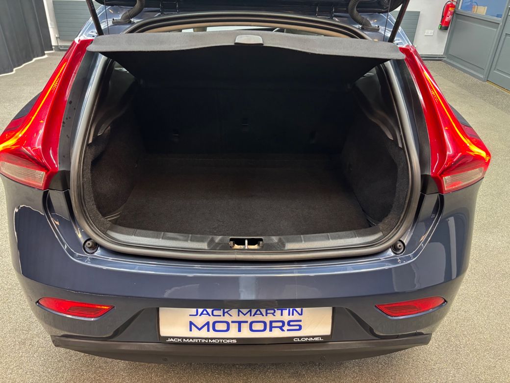 2017 Volvo V40
