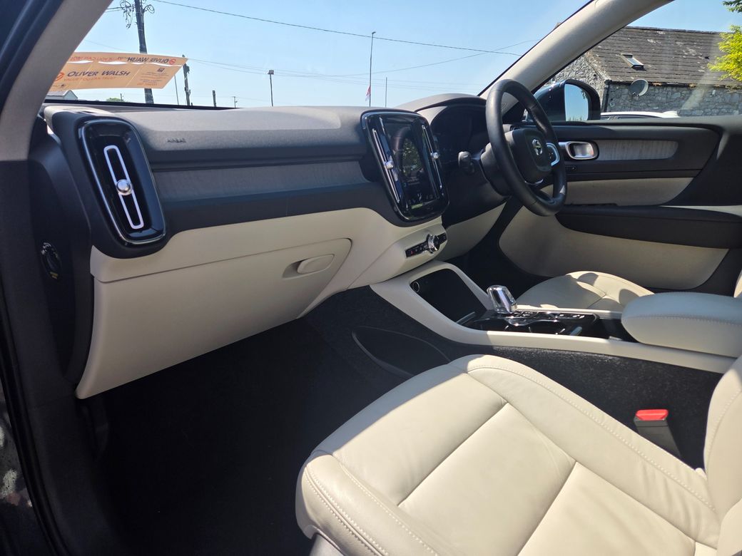 2022 Volvo XC40