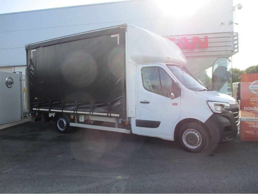 2022 Renault Master