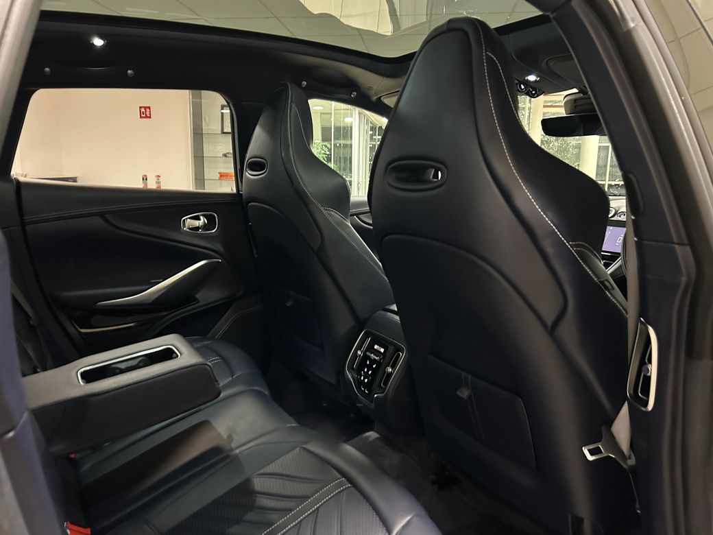2023 Aston Martin DBX