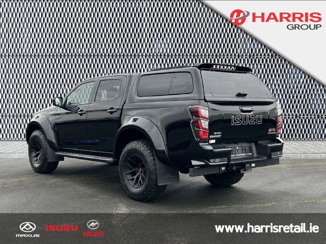 2025 Black Isuzu D-MAX