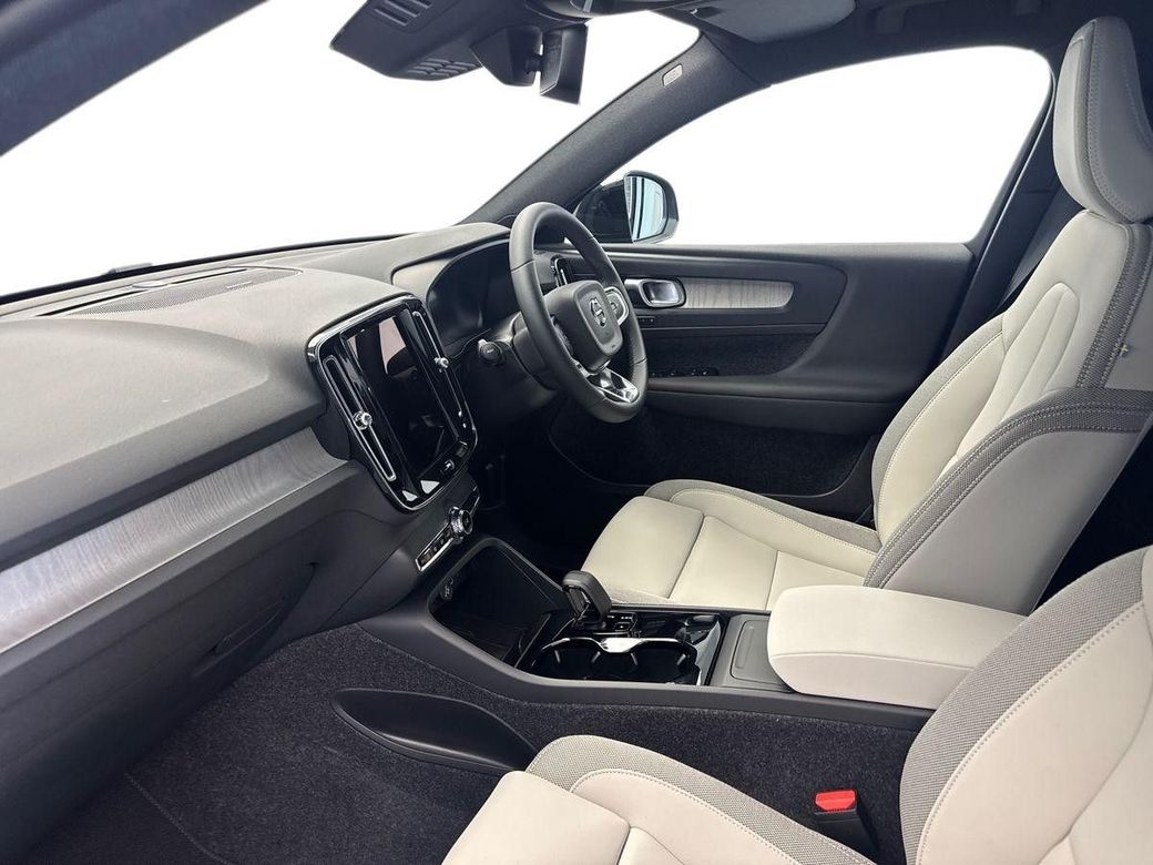 2026 Volvo EX40