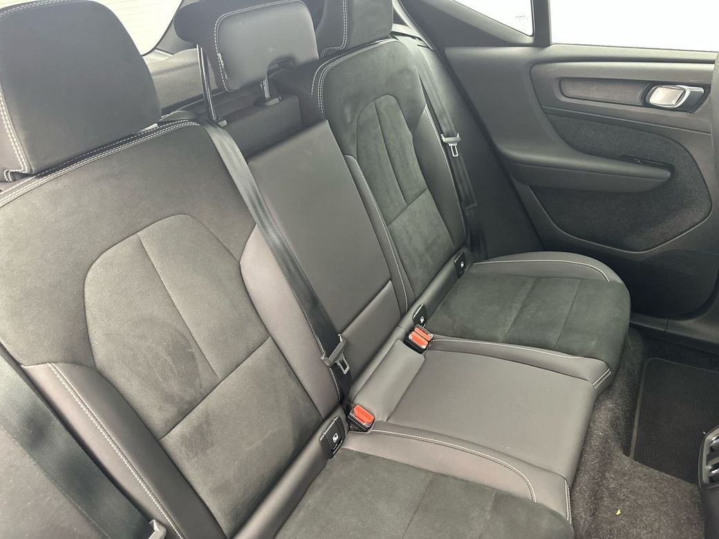 2023 Volvo XC40