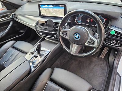 2023 BMW 530