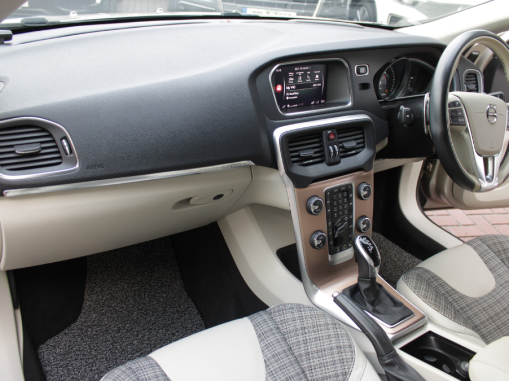 2018 Volvo V40 Cross Country