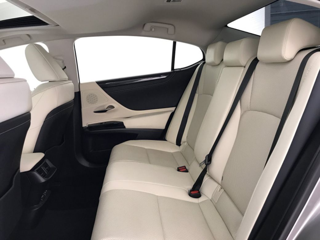 2022 Lexus ES 300h