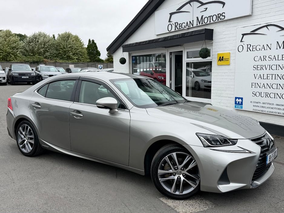 2018 Lexus IS 300h