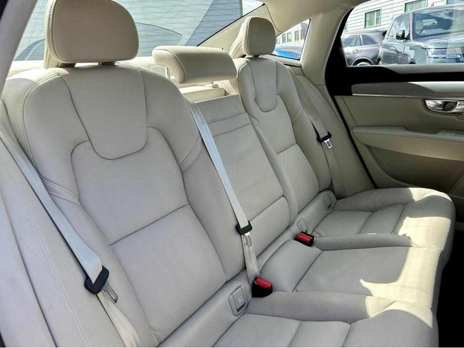 2021 Volvo S90