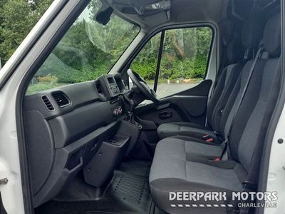 2022 Renault Master