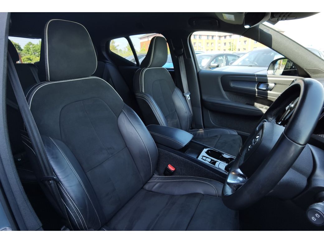 2022 Volvo XC40