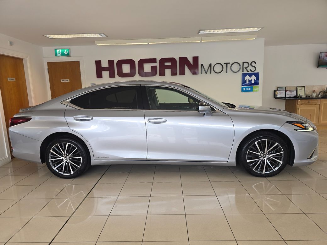 2022 Lexus ES 300h