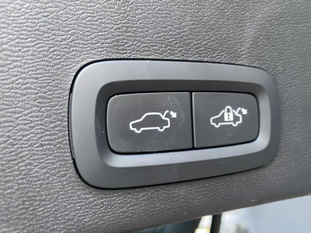 2023 Volvo XC40