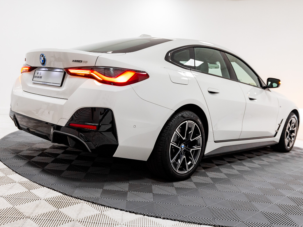 2025 BMW i4