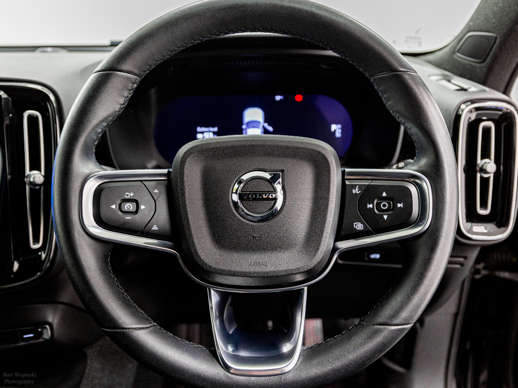 2023 Volvo XC40