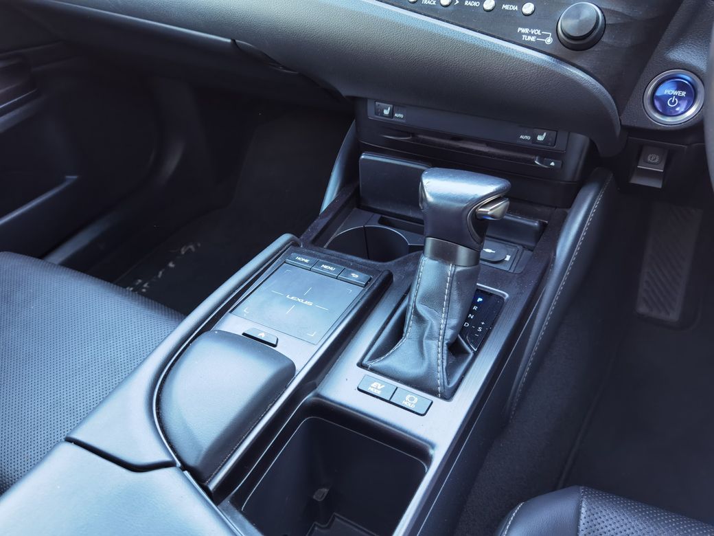 2020 Lexus ES 300h