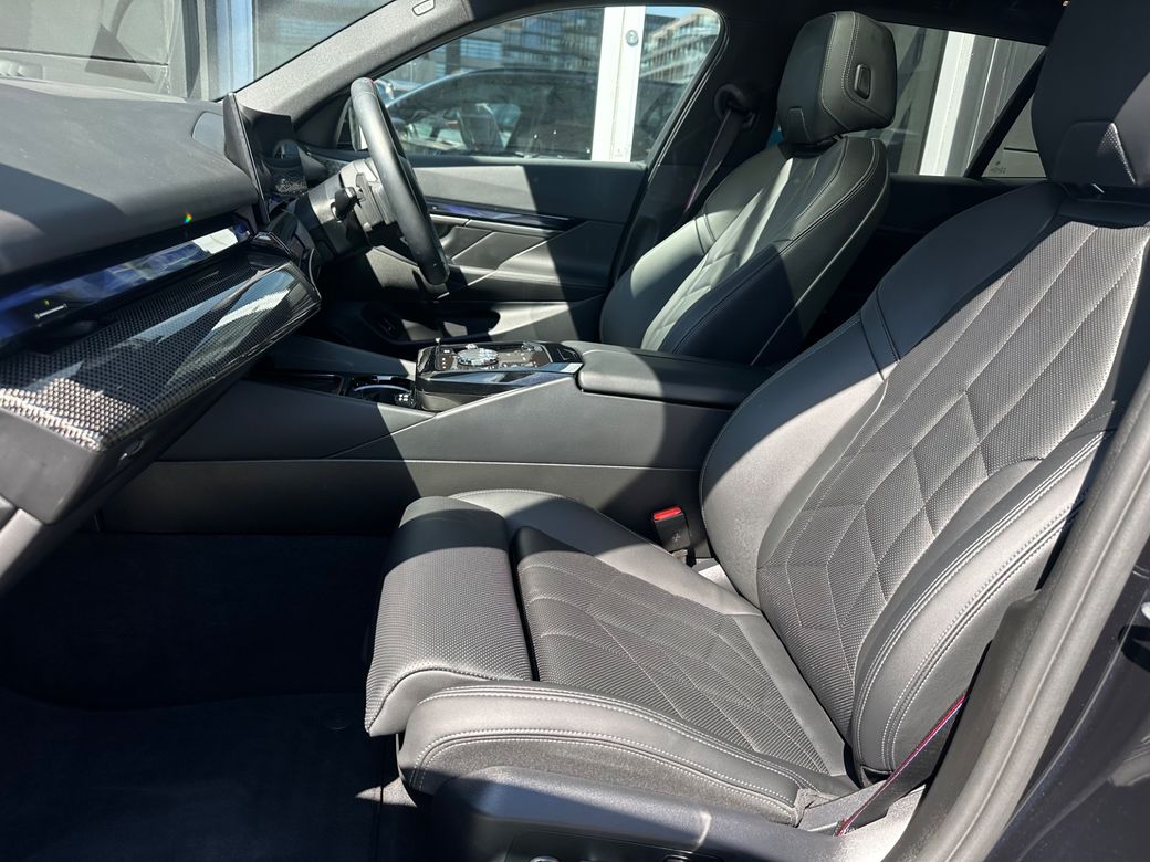 2025 BMW i5