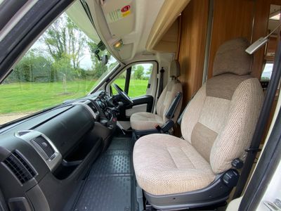 2013 SWIFT  SUNDANCE 582PR LOW PROFILE R.H.D 