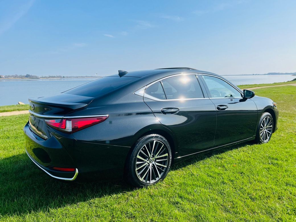2023 Lexus ES 300h