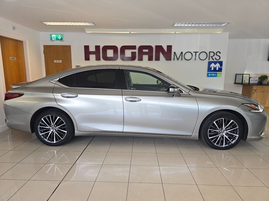 2023 Lexus ES 300h