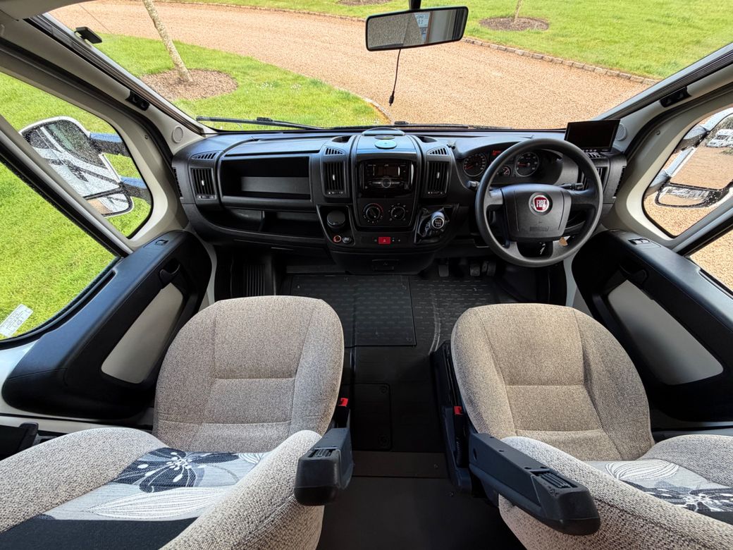 2013 SWIFT ESCAPE 696 R.H.D 