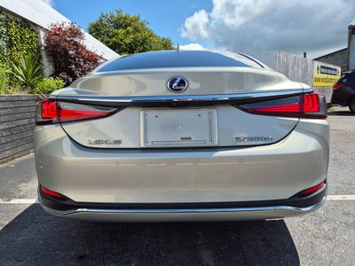 2020 Lexus ES 300h