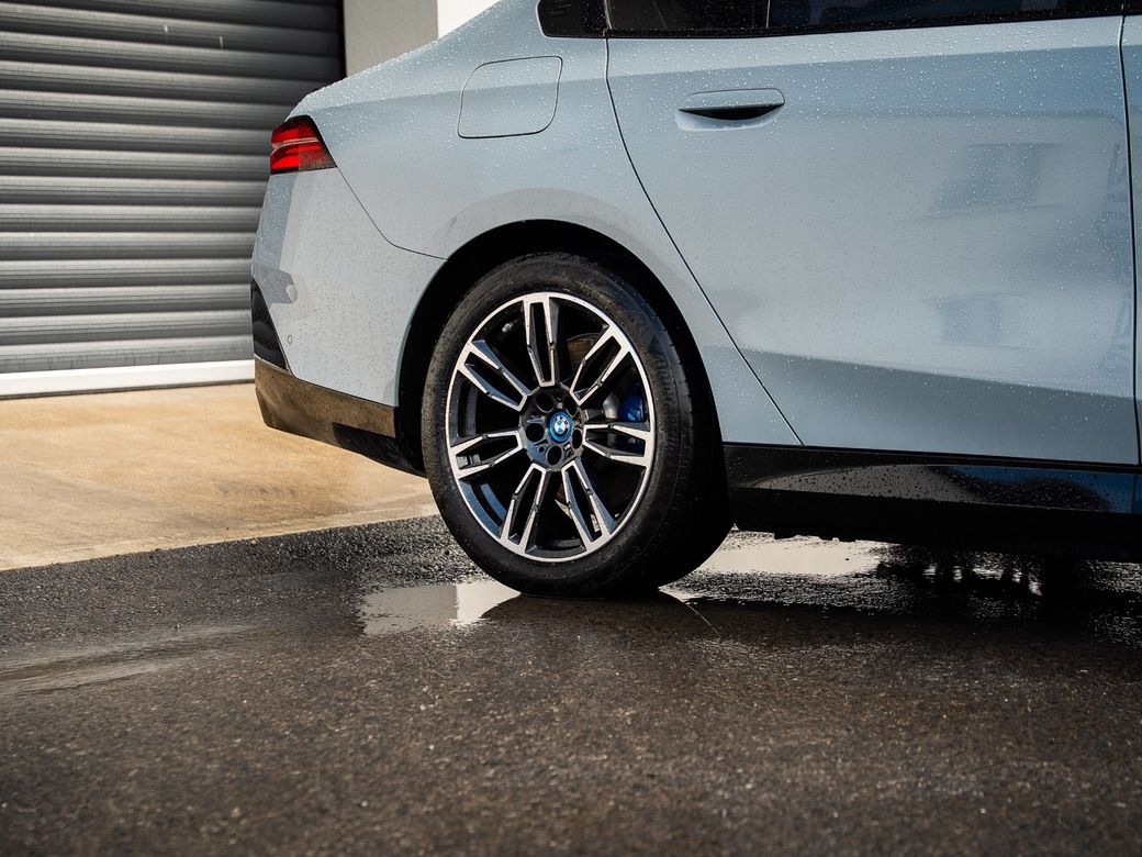 2024 BMW i5