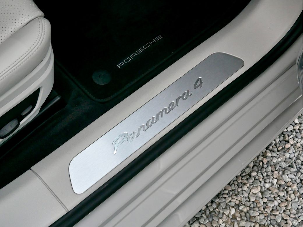 2023 Porsche Panamera