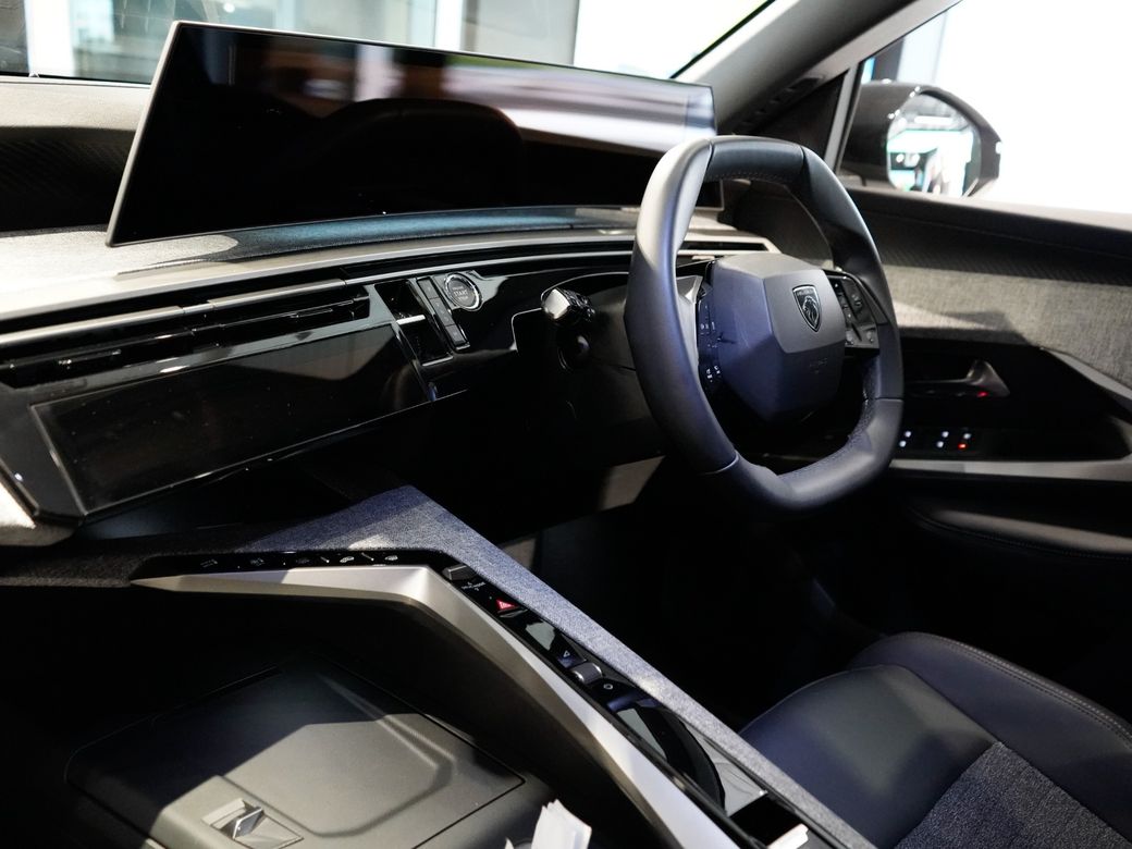 2025 Peugeot 5008