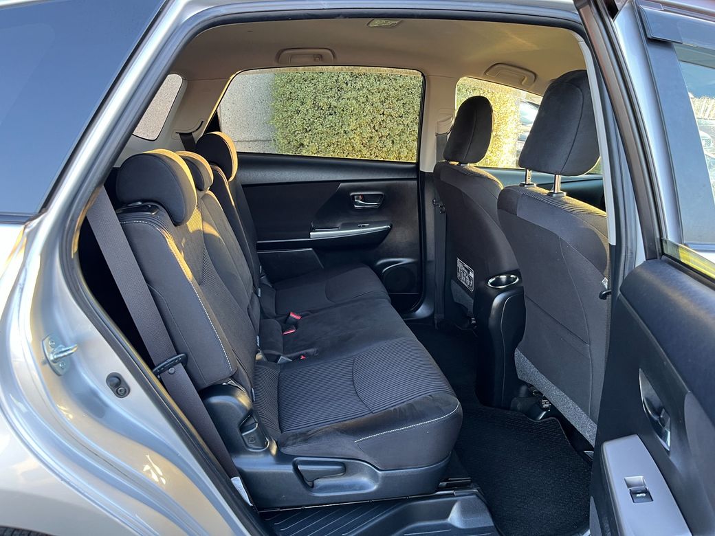 2019 Toyota Prius Alpha