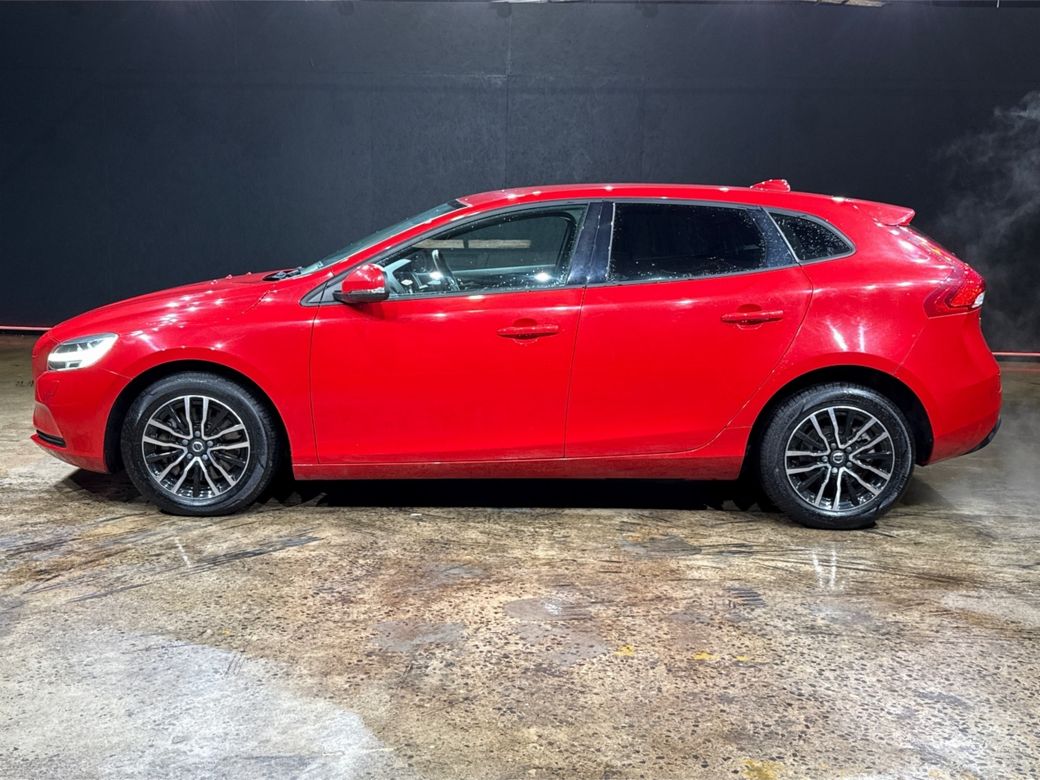 2018 Volvo V40