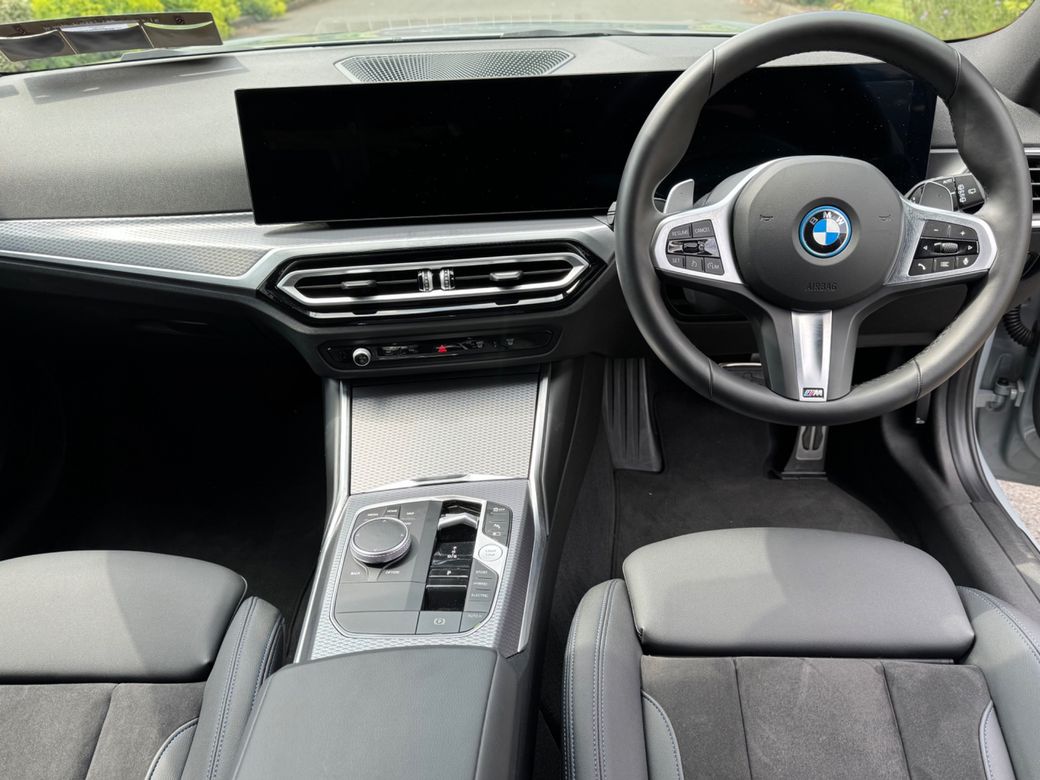 2024 BMW 330