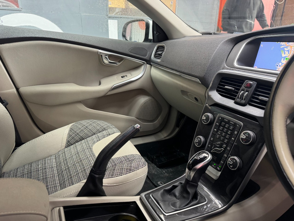 2018 Volvo V40
