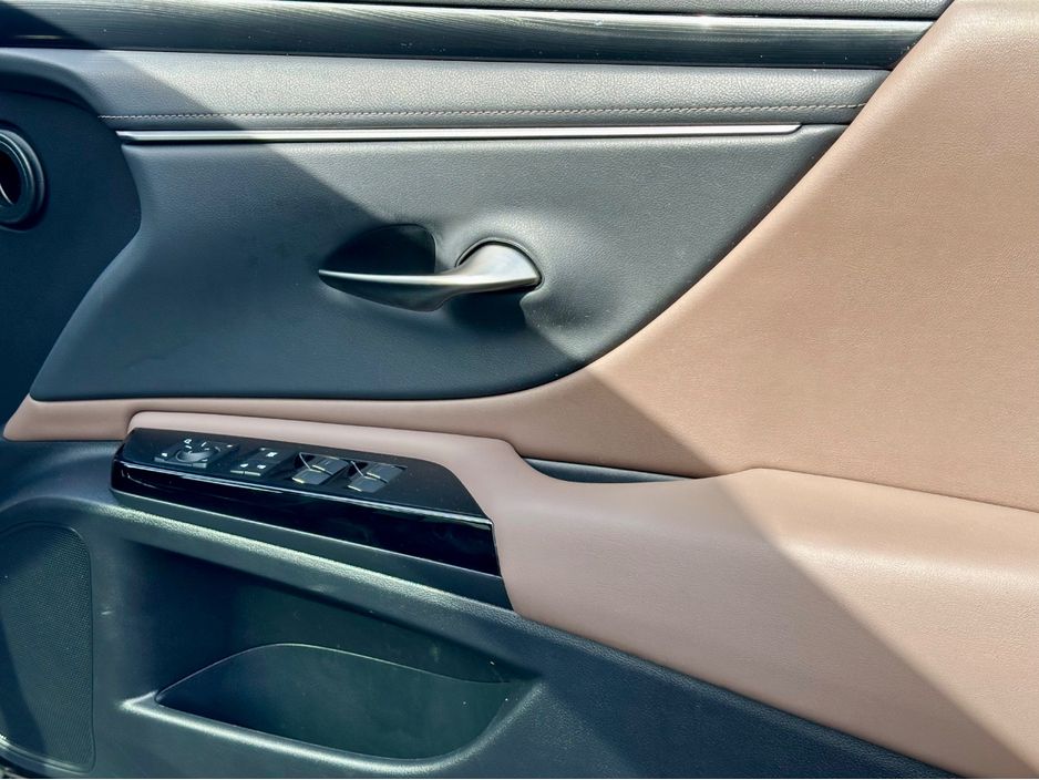 2023 Lexus ES 300h
