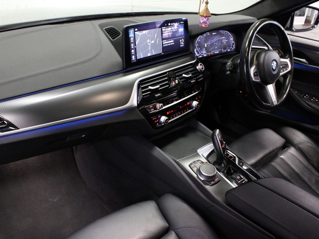 2021 BMW 530