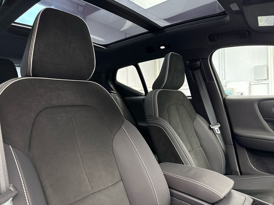 2023 Volvo XC40