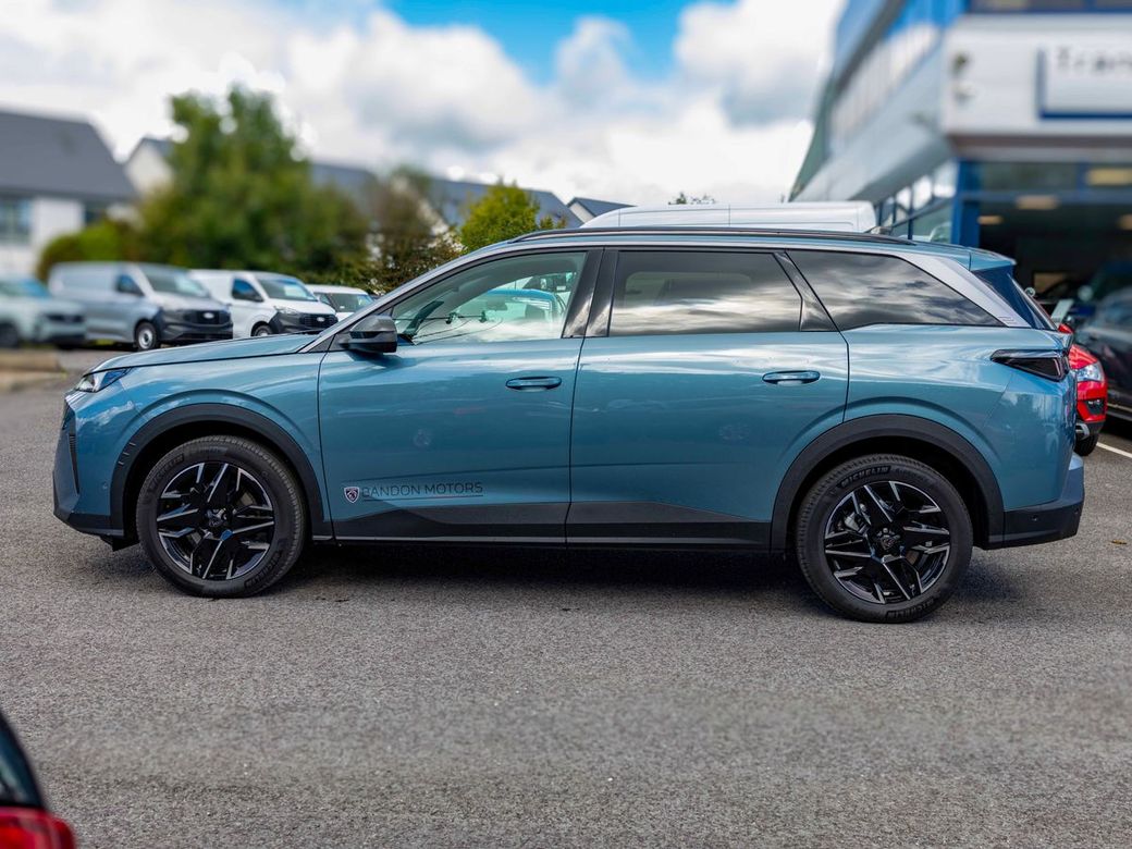 2025 Peugeot 5008