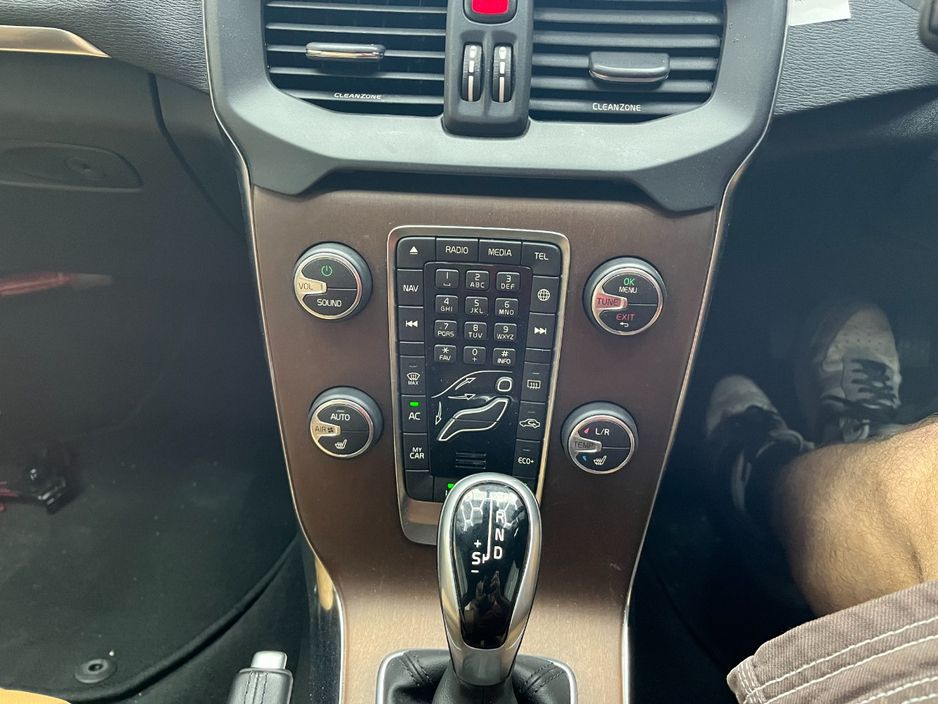 2017 Volvo V40
