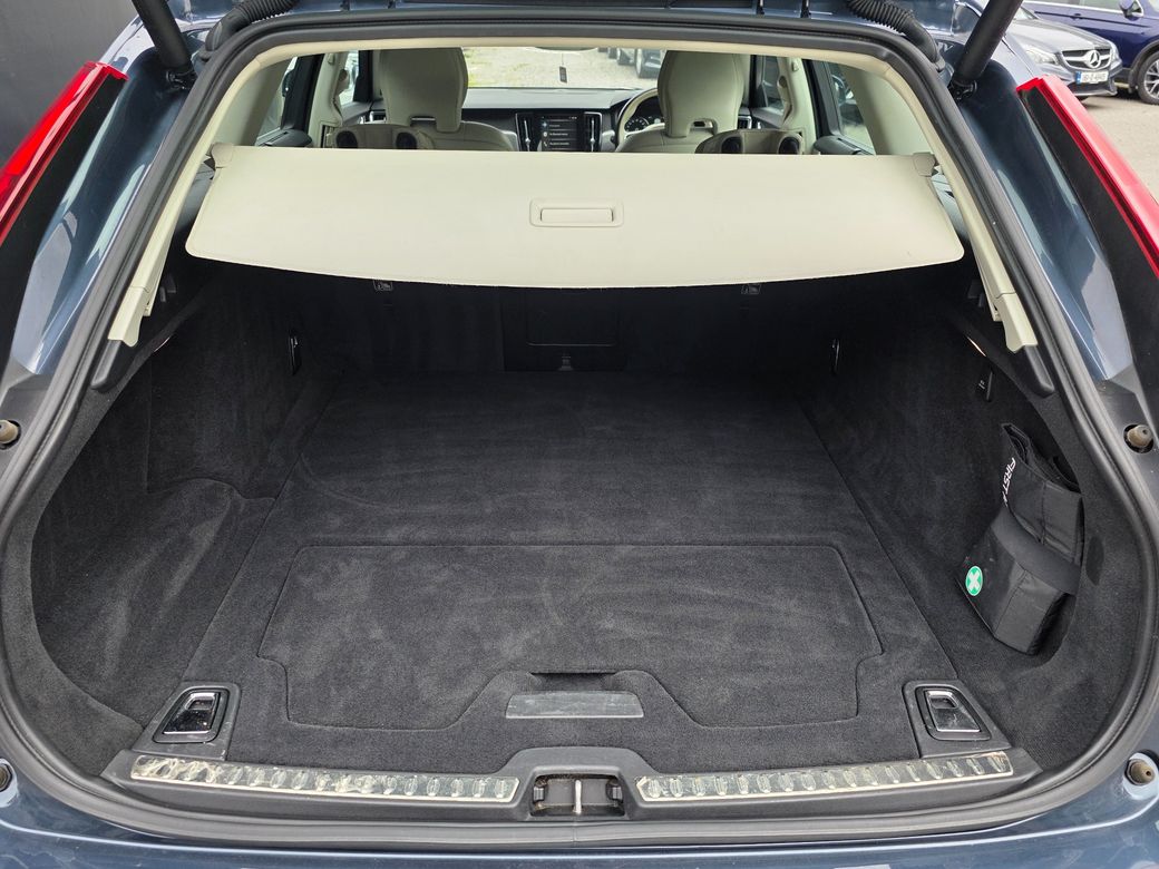 2020 Volvo V90