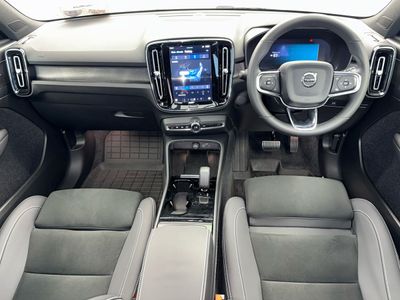 2023 Volvo XC40