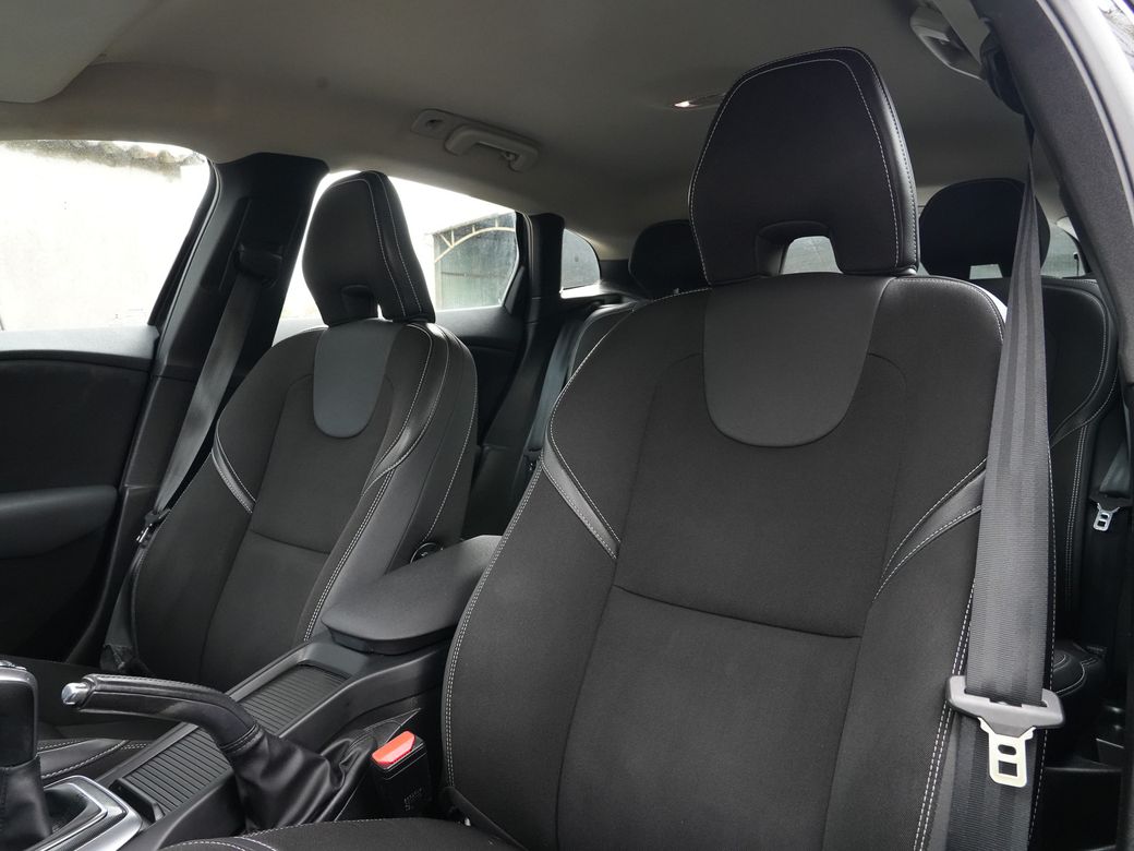 2017 Volvo V40