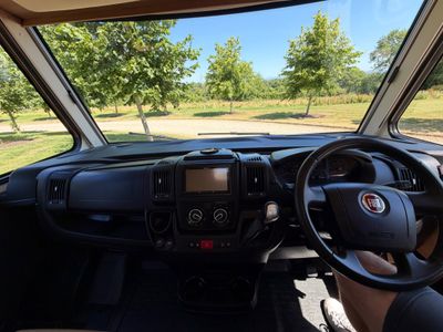 2018 BURSTNER  LYSEO I743G AUTO R.H.D Q/B 