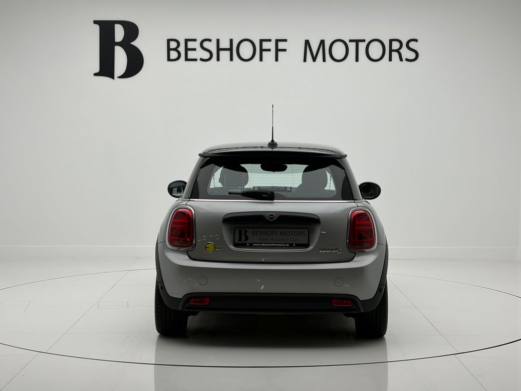 2023 Mini Hatch