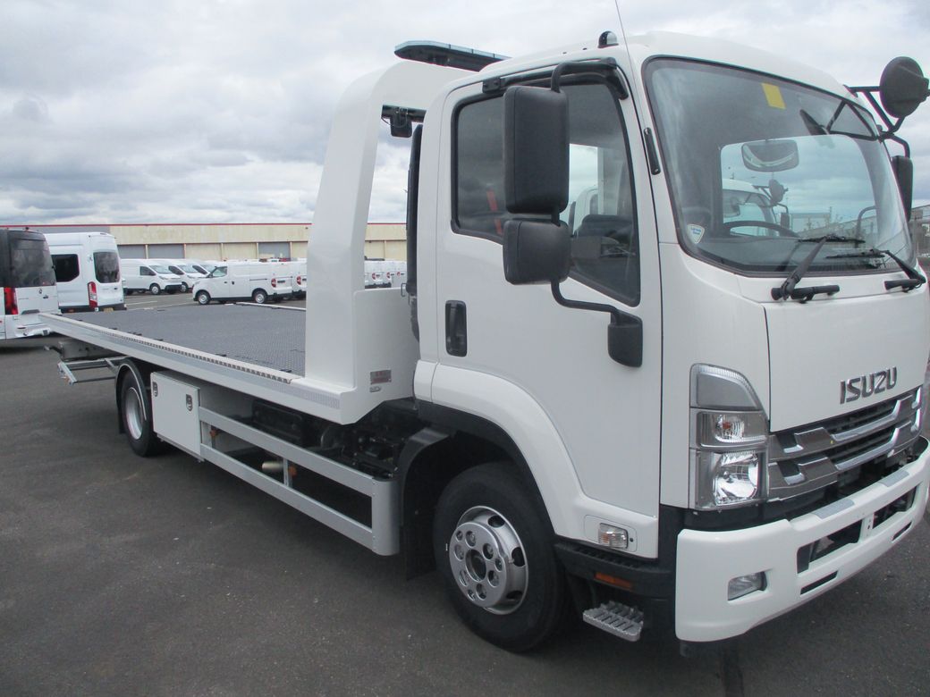 2025 Isuzu NPR